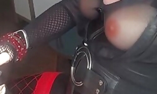 slave suck tranny and gets a facefucking