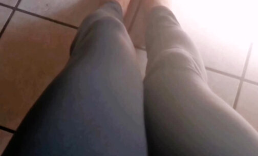 Amateur shemale Andy Santos with sexy feet