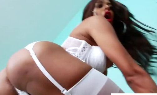 huge tiT girl latin tranny Leonna Abdalla jerks off her