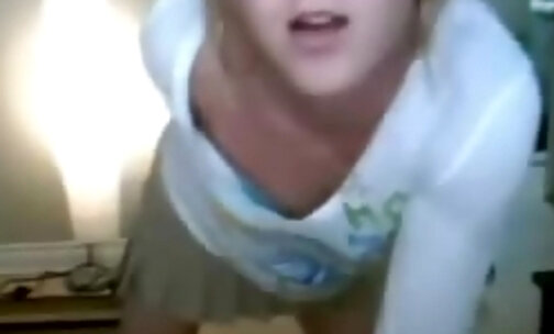 Teen tgirl jerks off on webcam