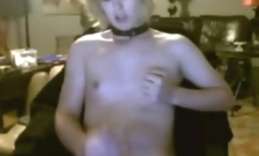 Small tits tranny wanks off on webcam