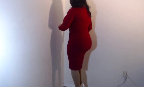 the red dress https://www.youtube.com/channel/UCy0IkFpCQ8TxeVR-IucJLDw/videos